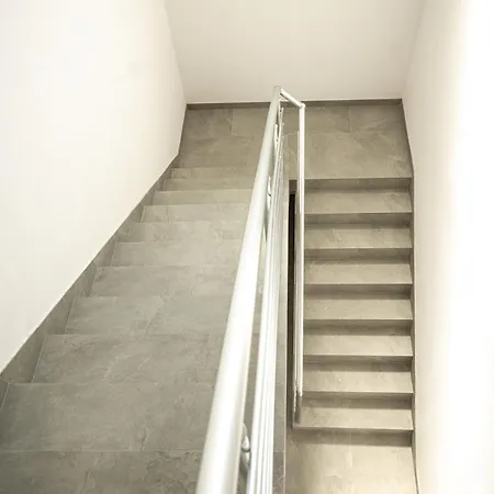 ゲストハウス Pansioni Centar *