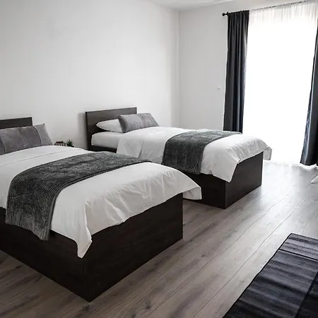 ゲストハウス Pansioni Centar Gnojnice